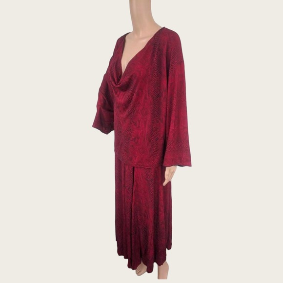 Red Reptile Print Blouse and Skirt Set Isadora M - Picture 2 of 12